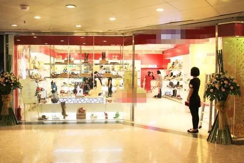 2018年，实体店就该来点视觉冲击 服装服饰零售的破局之道